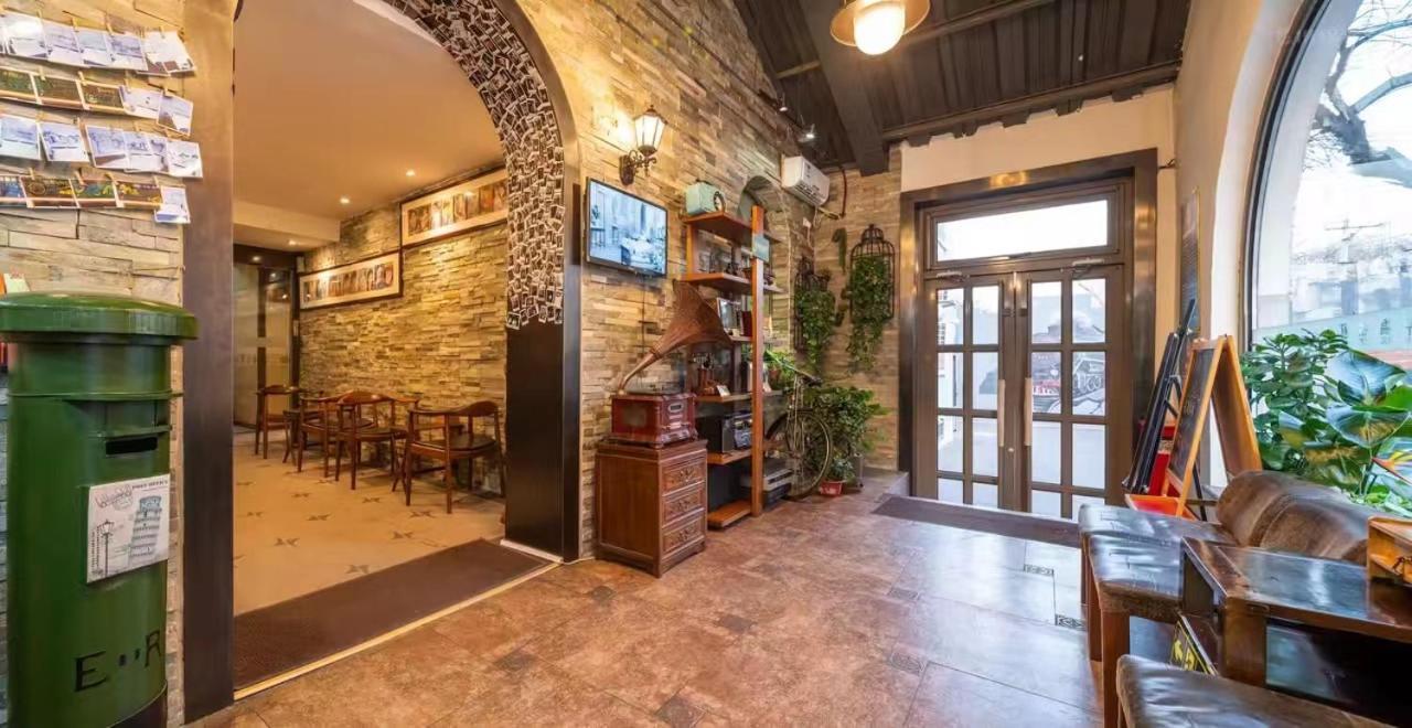 Nostalgia Hotel Beijing Guozijian Ghost Street - Near Beijing Lama Temple, Beihai Park, Jingshan Park, Drum Tower, Houhai Bar Street, Tian'Anmen Square, Located In Beijing Traditional Hutongs, 5 Minutes Away From Beixinqiao Metro Station Eksteriør bilde