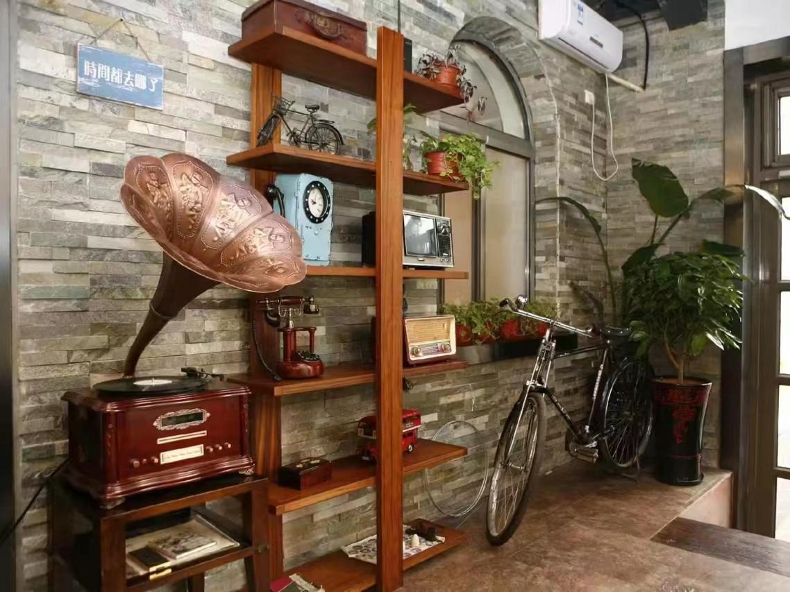 Nostalgia Hotel Beijing Guozijian Ghost Street - Near Beijing Lama Temple, Beihai Park, Jingshan Park, Drum Tower, Houhai Bar Street, Tian'Anmen Square, Located In Beijing Traditional Hutongs, 5 Minutes Away From Beixinqiao Metro Station Eksteriør bilde
