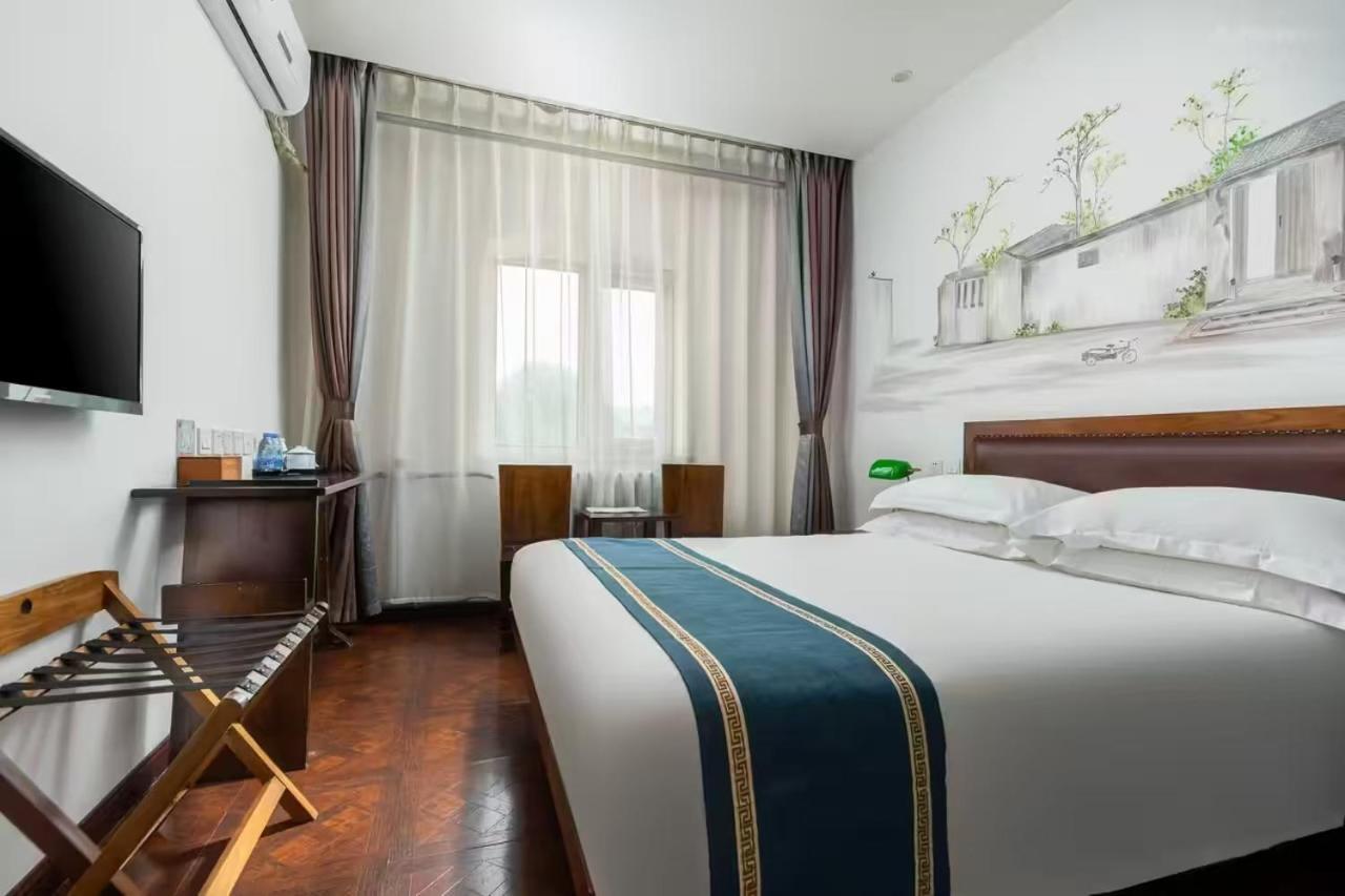 Nostalgia Hotel Beijing Guozijian Ghost Street - Near Beijing Lama Temple, Beihai Park, Jingshan Park, Drum Tower, Houhai Bar Street, Tian'Anmen Square, Located In Beijing Traditional Hutongs, 5 Minutes Away From Beixinqiao Metro Station Eksteriør bilde