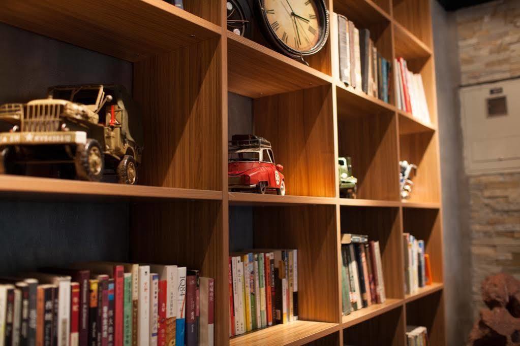 Nostalgia Hotel Beijing Guozijian Ghost Street - Near Beijing Lama Temple, Beihai Park, Jingshan Park, Drum Tower, Houhai Bar Street, Tian'Anmen Square, Located In Beijing Traditional Hutongs, 5 Minutes Away From Beixinqiao Metro Station Eksteriør bilde