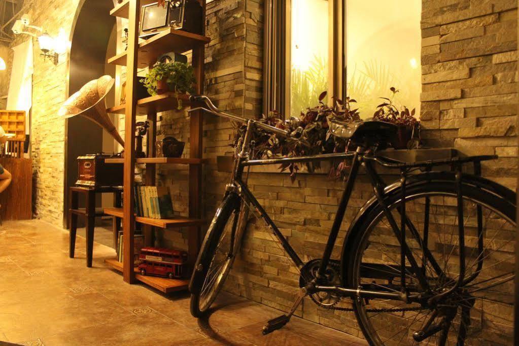 Nostalgia Hotel Beijing Guozijian Ghost Street - Near Beijing Lama Temple, Beihai Park, Jingshan Park, Drum Tower, Houhai Bar Street, Tian'Anmen Square, Located In Beijing Traditional Hutongs, 5 Minutes Away From Beixinqiao Metro Station Eksteriør bilde
